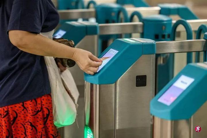 立刻升级你手中的公交卡，不然6月后你可能无法坐公交车