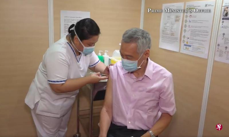 欣冉快讯–新加坡总理完成第二剂冠病疫苗注射
